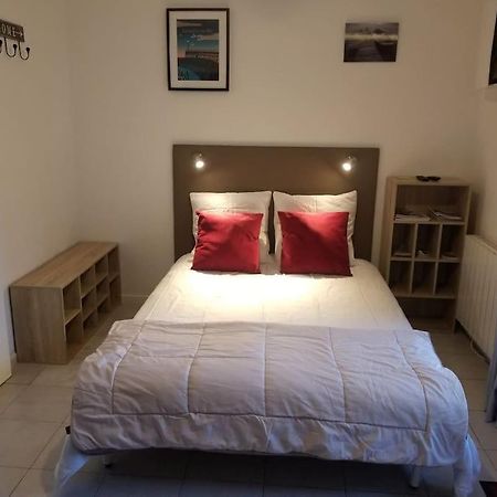 Studio De Plain-Pied Avec Terrasse Tout Proche Mer Courseulles-sur-Mer Exterior foto