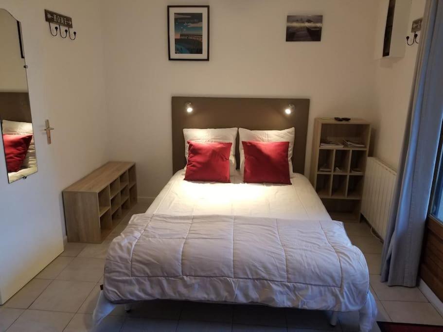 Studio De Plain-Pied Avec Terrasse Tout Proche Mer Courseulles-sur-Mer Exterior foto