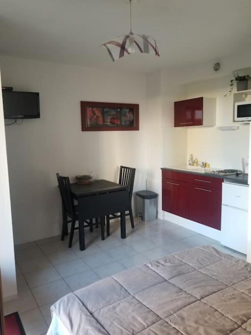 Studio De Plain-Pied Avec Terrasse Tout Proche Mer Courseulles-sur-Mer Exterior foto